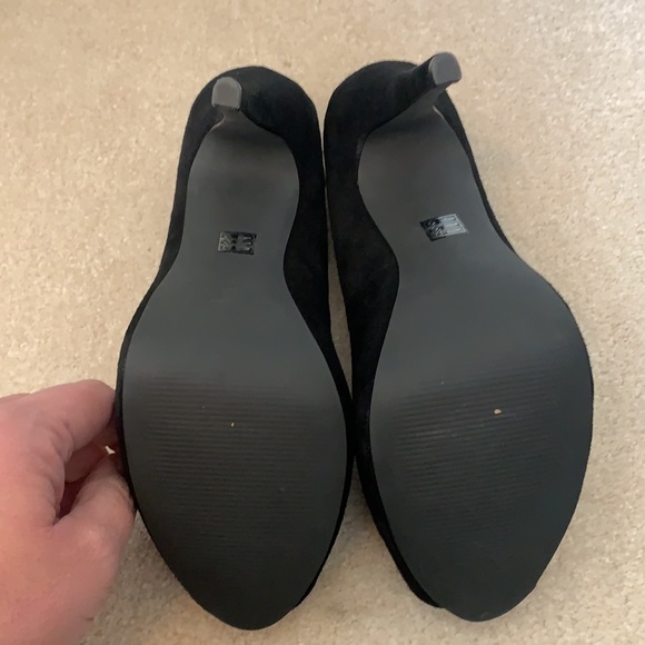 Michael Shannon Black Suede Peep Toe heels - Picture 2 of 9